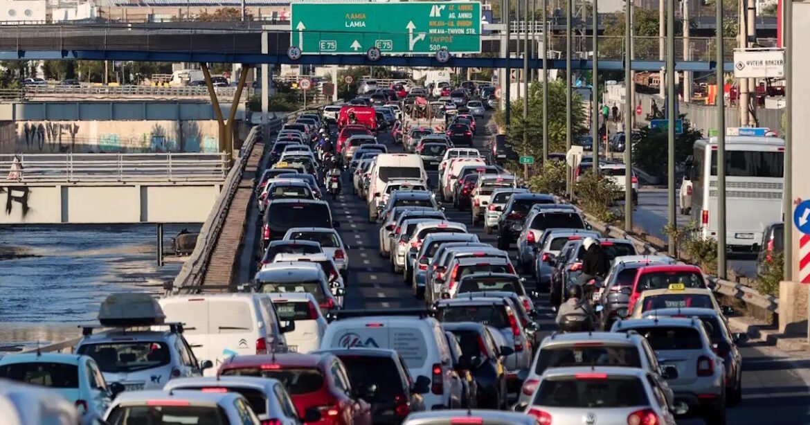 Μποτιλιάρισμα στην άνοδο του Κηφισού από Νίκαια έως Άνω Πατήσια – Ουρές χιλιομέτρων και στην κάθοδο