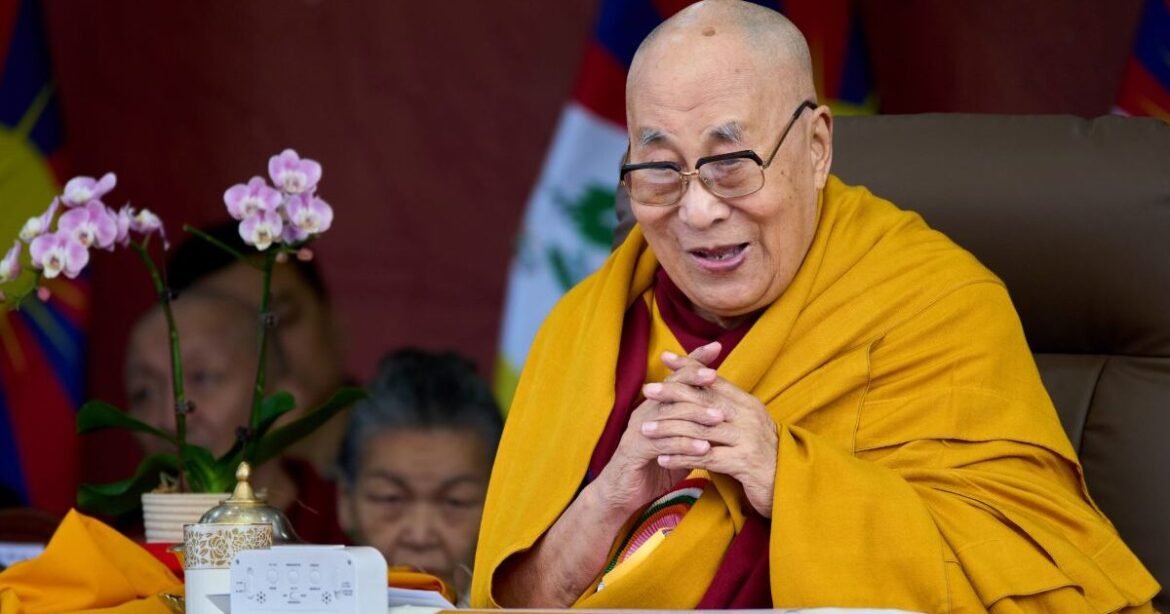 Ο Δαλάι Λάμα αρνείται ότι συνάντησε τον Έπσταϊν μετά την εμφάνιση του ονόματός του στα αρχεία