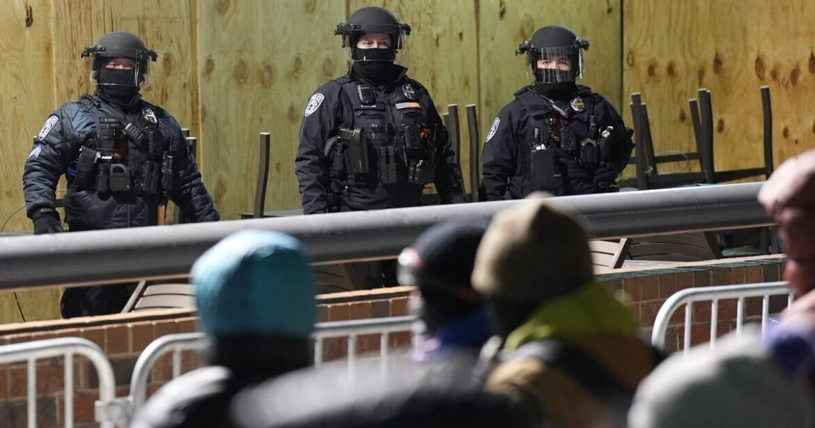 Η ευρωπαϊκή ακροδεξιά πιέζει για αστυνομία τύπου ICE