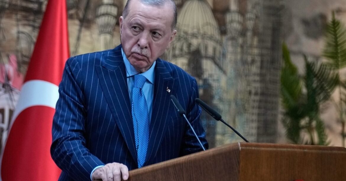 Ξαφνικός ανασχηματισμός από Ερντογάν λίγο πριν την άφιξη Μητσοτάκη στην Άγκυρα