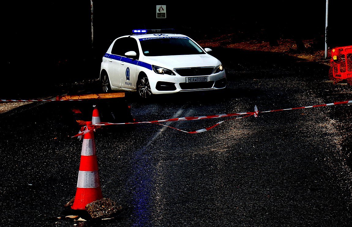 Πικέρμι: Υπερχείλισε το ρέμα Βάρδας λόγω της έντονης βροχόπτωσης – Διακοπή κυκλοφορίας οχημάτων