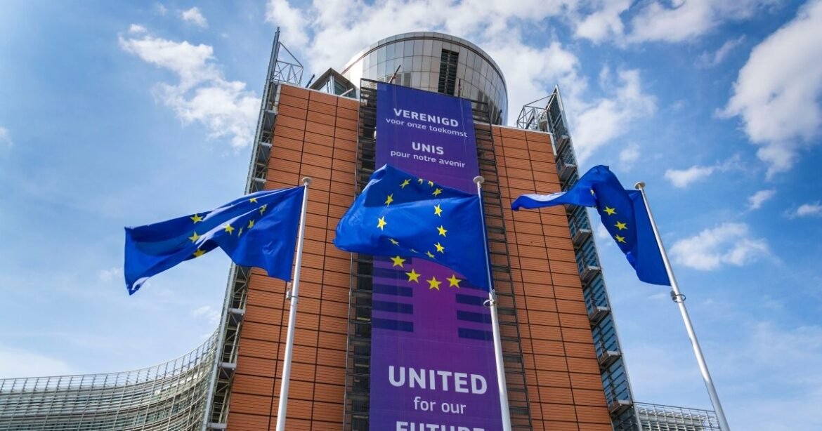 Έφοδος της βελγικής αστυνομίας στην Κομισιόν – Έρευνα για απάτη με ακίνητα ύψους 900 εκατ. ευρώ