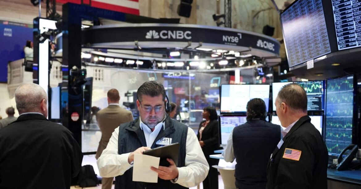 Wall Street: Άνοδος για τον S&P 500, με το πετρέλαιο να φρενάρει την ανάκαμψη εν μέσω έντασης με το Ιράν