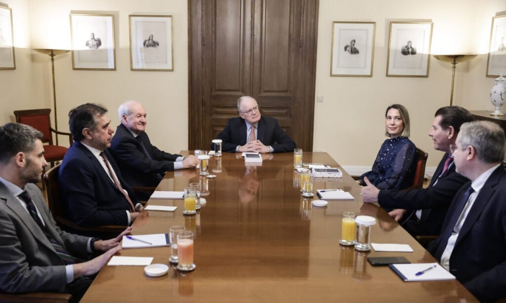 Συνάντηση Τασούλα με στελέχη του διαΝΕΟσις – στο επίκεντρο η Συνταγματική Αναθεώρηση