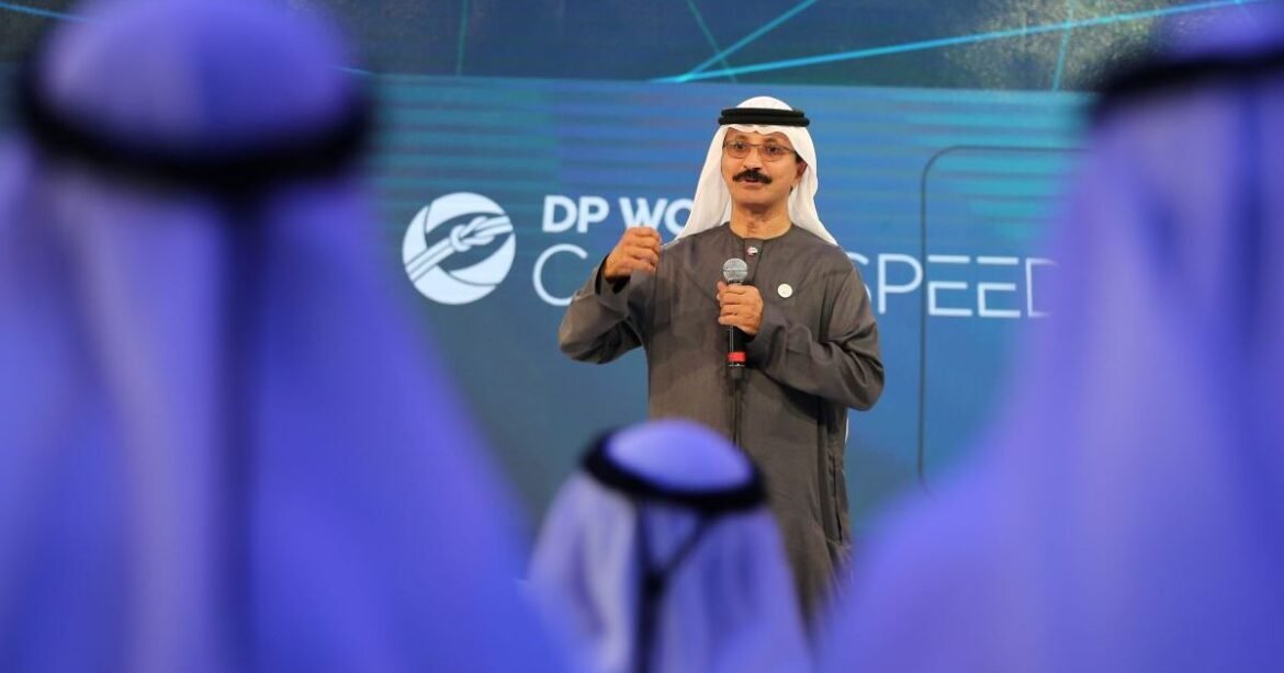 «Τρώει τα νύχια» της η παγκόσμια «ελίτ» για τα αρχεία Έπσταϊν – «Σεισμική» παραίτηση στο Ντουμπάι