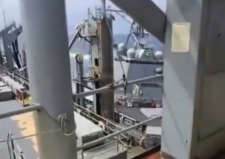 Βίντεο από τη στιγμή της σύγκρουσης δύο αμερικανικών πολεμικών πλοίων στη Νότια Αμερική