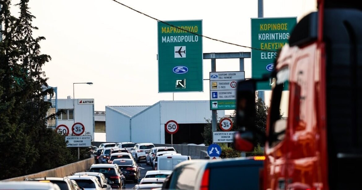 Κυκλοφοριακές ρυθμίσεις στην Αττική Οδό λόγω έργων: Κλειστές είσοδοι στο ρεύμα προς Αεροδρόμιο