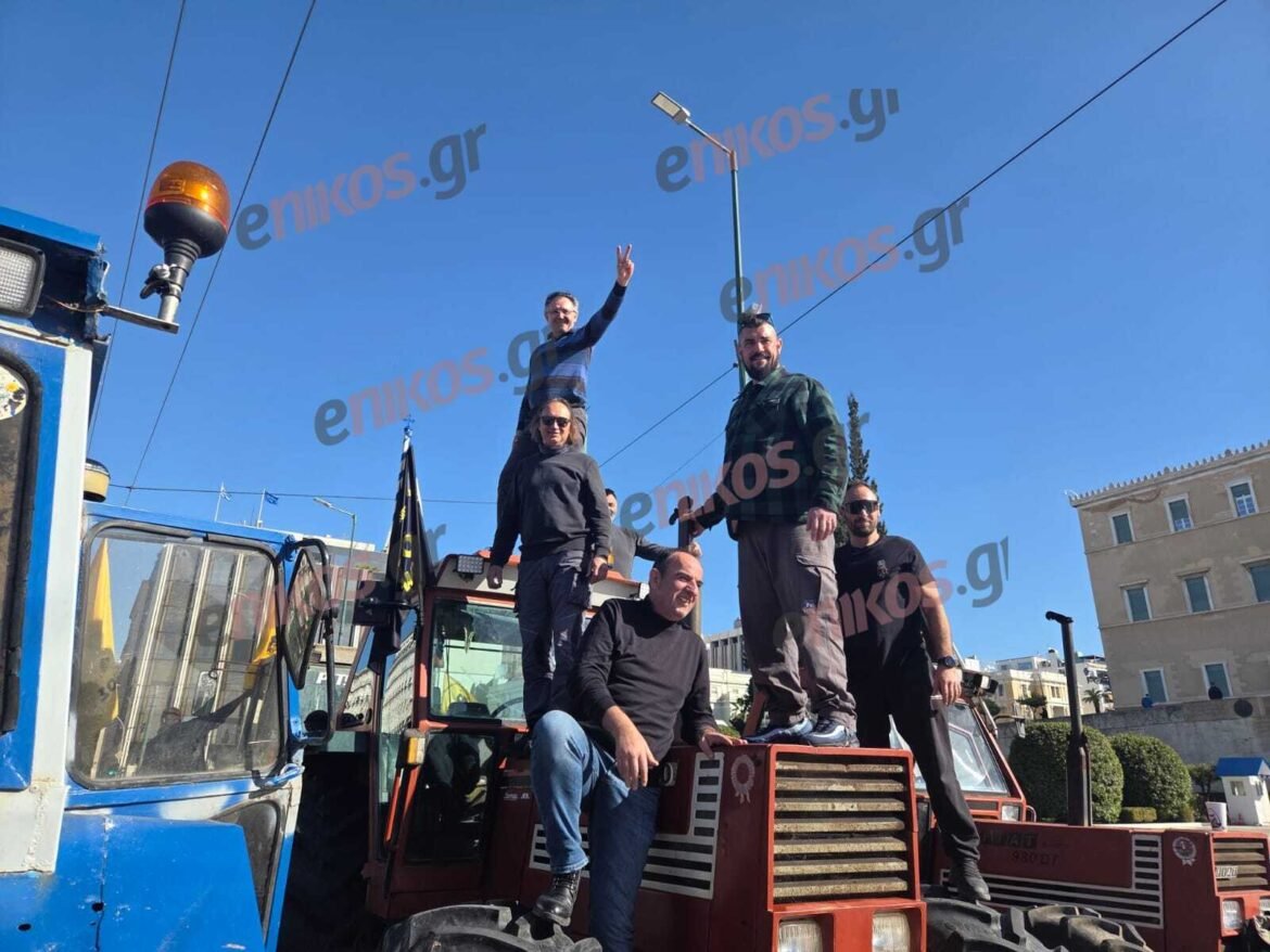 Αποχωρούν από την Αθήνα οι αγρότες μετά την «ολονυχτία» στο Σύνταγμα – «Θα συνεχίσουμε τον αγώνα μας γιατί δεν έχουμε άλλη επιλογή»