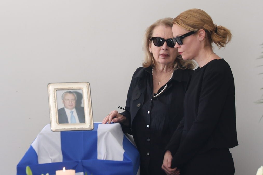 Αναστάσης Παπαληγούρας: Θλίψη στην κηδεία του πρώην υπουργού – Συντετριμμένη η κόρη του, Λένα