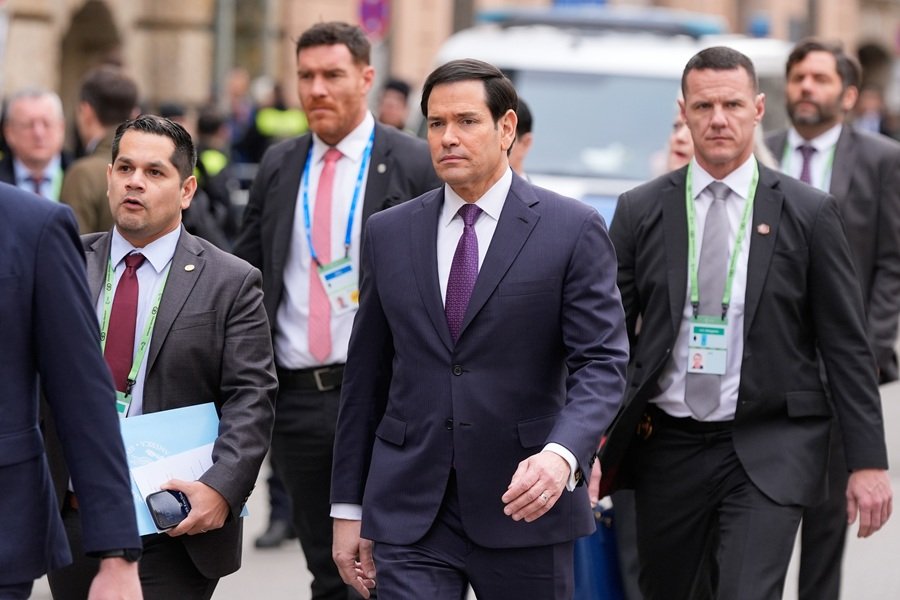 Ο σταθμός του Μονάχου: ΗΠΑ και Ευρώπη βλέπουν πλέον τον κόσμο διαφορετικά