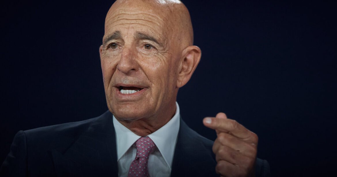 Τομ Μπάρακ: Ο στενός συνεργάτης του Τραμπ διατηρούσε τακτική επικοινωνία με τον Έπσταϊν – Στο φως πάνω από 100 μηνύματα