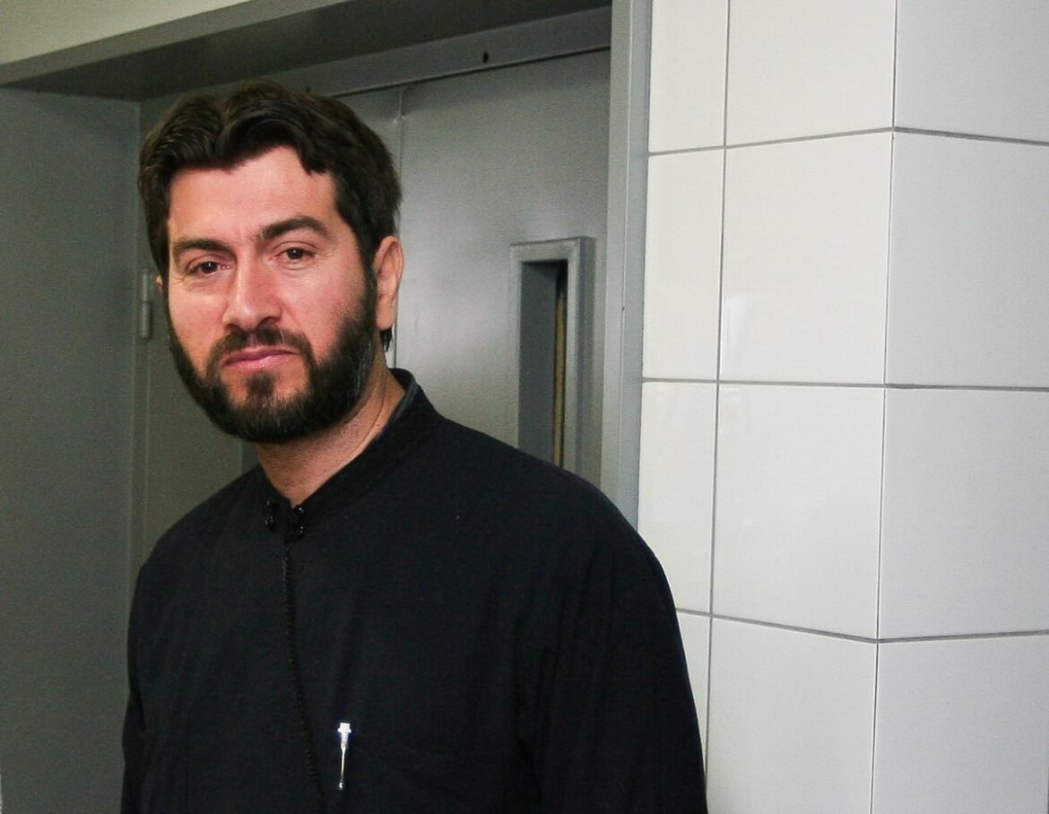 Κιβωτός του Κόσμου: Να κηρυχθούν ένοχοι ο πατήρ Αντώνιος και 4 κατηγορούμενοι για σωματική κακοποίηση