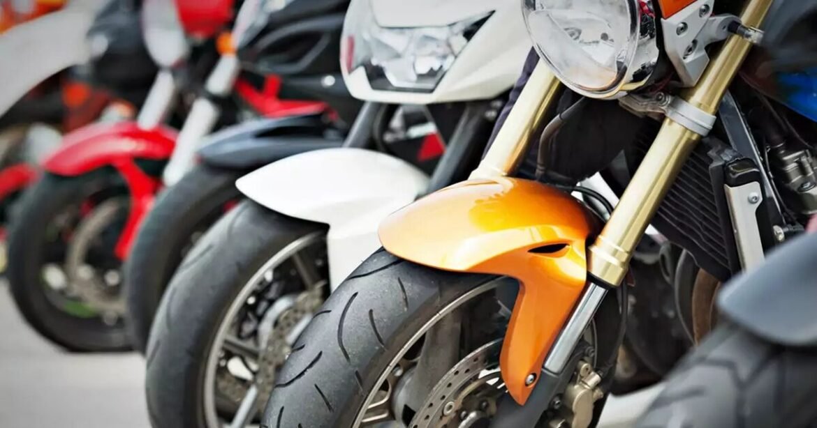 Για μια χούφτα τούβλα ^ ασφάλιστρα από χρυσάφι ^ φρένο τα ΙΧ, γκάζι τα δίκυκλα ^ εκτός πρίζας τα EV στις ΗΠΑ ^ γεμίζει αέριο ο αγωγός Ελλάδας – Β