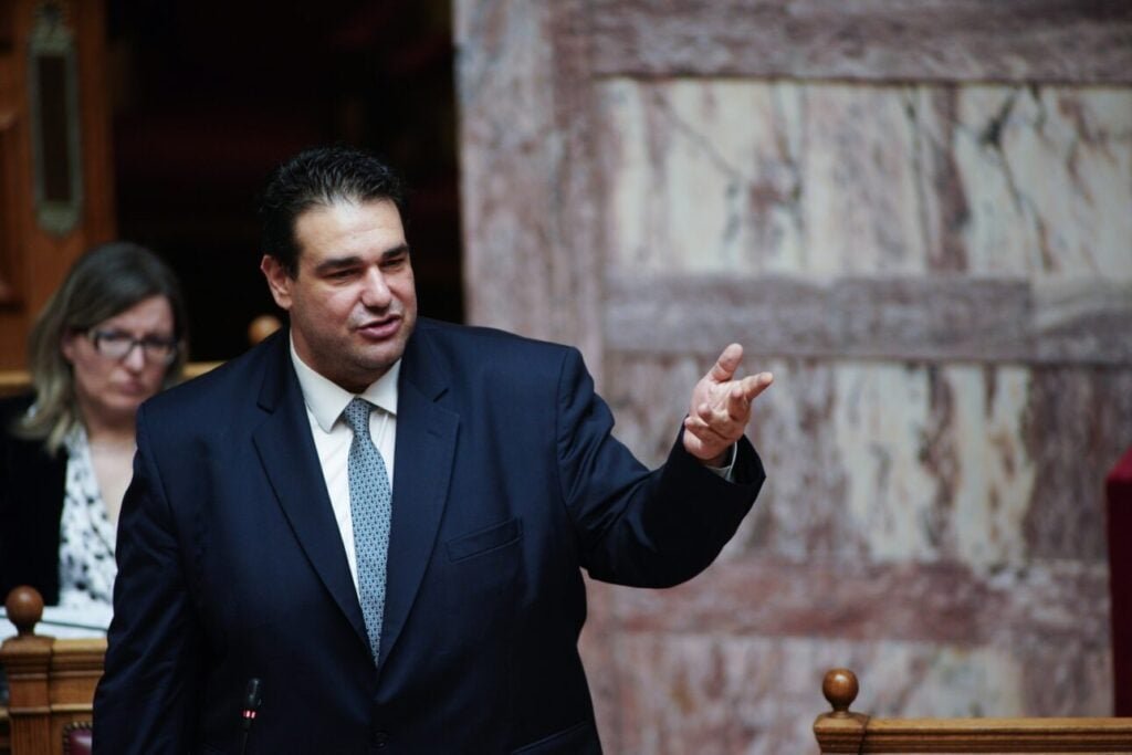 Στη Βουλή το νομοσχέδιο για την επιστολική ψήφο και την τριεδρική περιφέρεια Αποδήμων