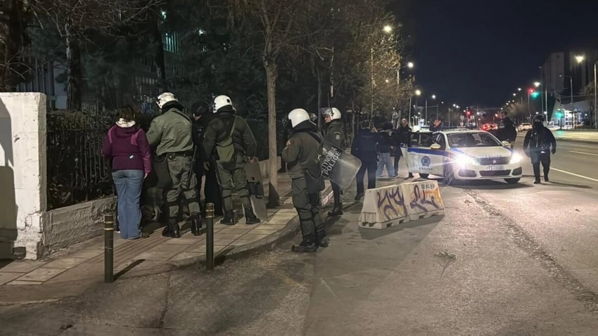 Θεσσαλονίκη – ΑΠΘ: Επέμβαση της ΕΛ.ΑΣ. στην Πολυτεχνική Σχολή – 48 προσαγωγές γιατί παρέμειναν σε προβολή