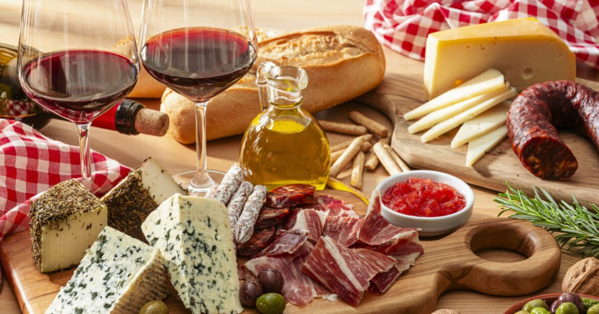 Ελλάδα – Ινδία: Νέοι δρόμοι για εξαγωγές σε ελαιόλαδο, κρασί, χυμούς και αιγοπρόβειο κρέας