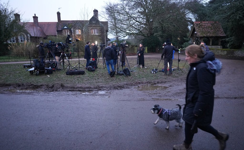 «Πολιορκία» στο βασιλικό κτήμα: Τι ψάχνουν οι Αρχές στο πρώην σπίτι του Άντριου