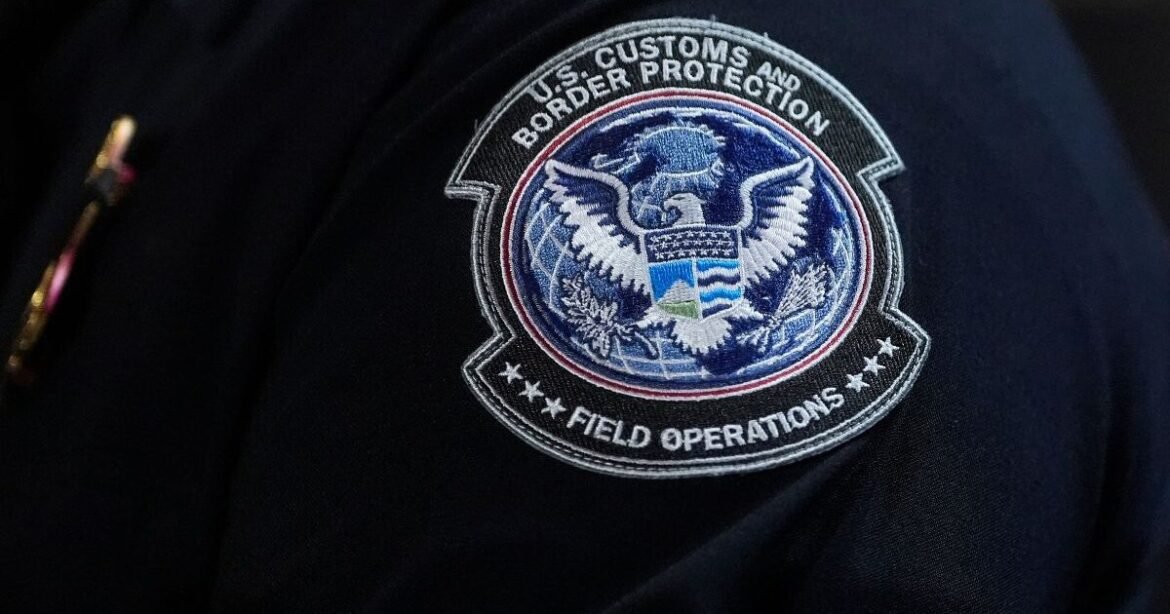 Euractiv: Πλήρες φακέλωμα των πολιτών της από τις ΗΠΑ συζητά η ΕΕ