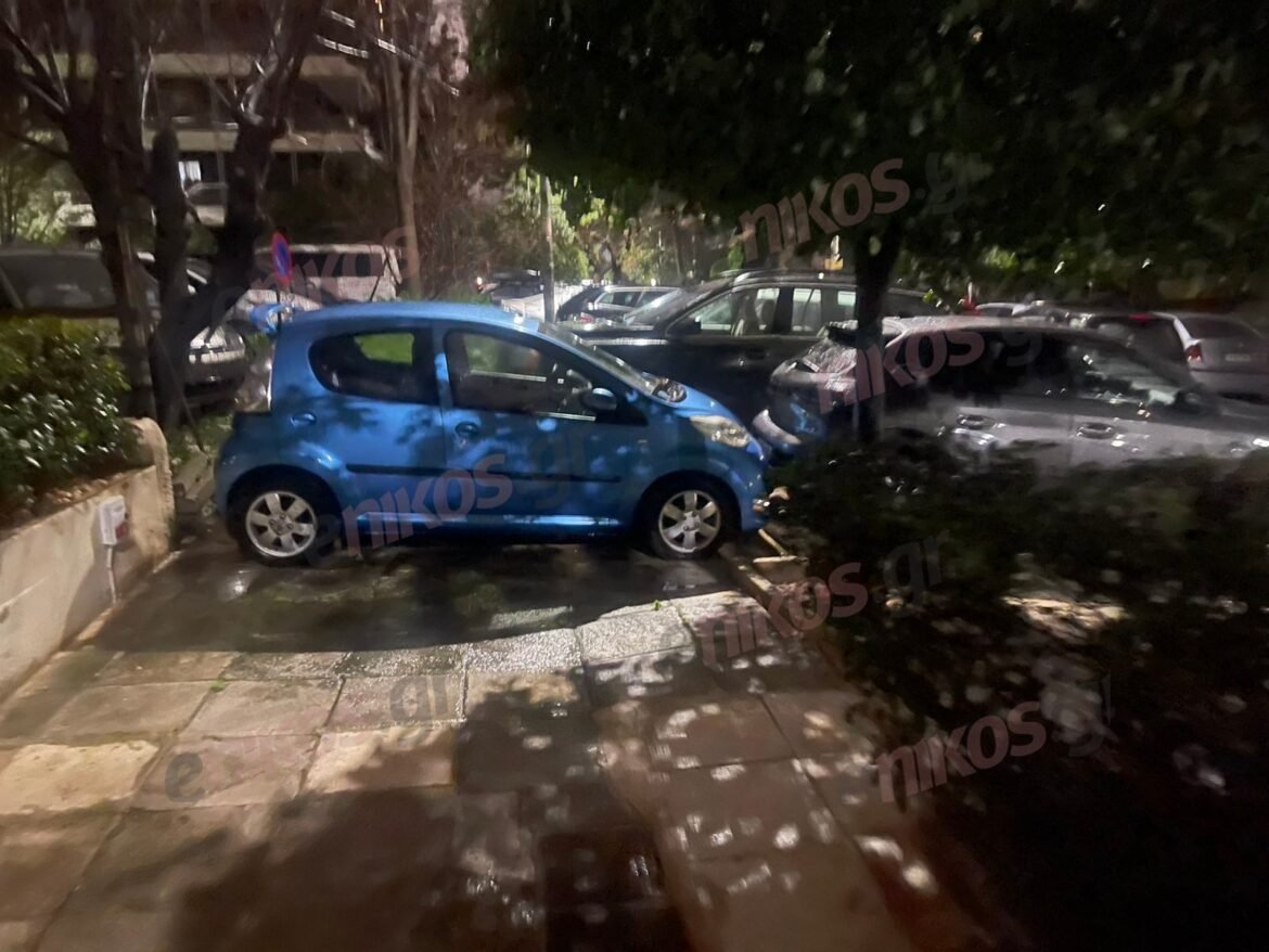 Καταγγελία αναγνώστη: «Αδιάβατα» τα πεζοδρόμια στη Νέα Σμύρνη – Φωτογραφίες