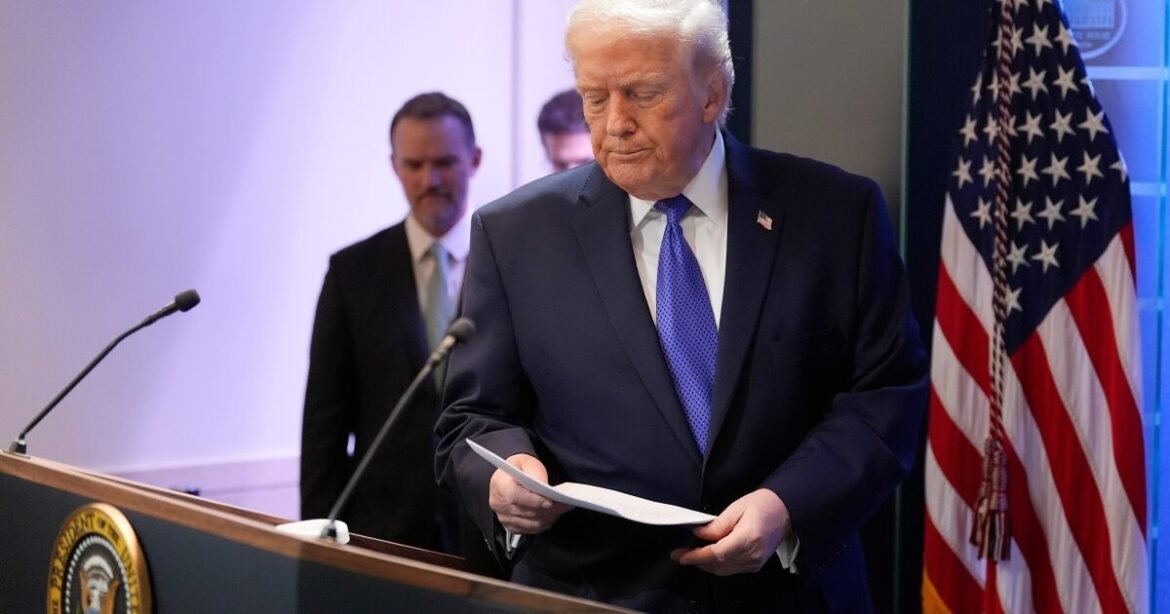 Σημάδια διχασμού στο επιτελείο Τραμπ ενόψει των κρίσιμων «ενδιάμεσων εκλογών» στις ΗΠΑ