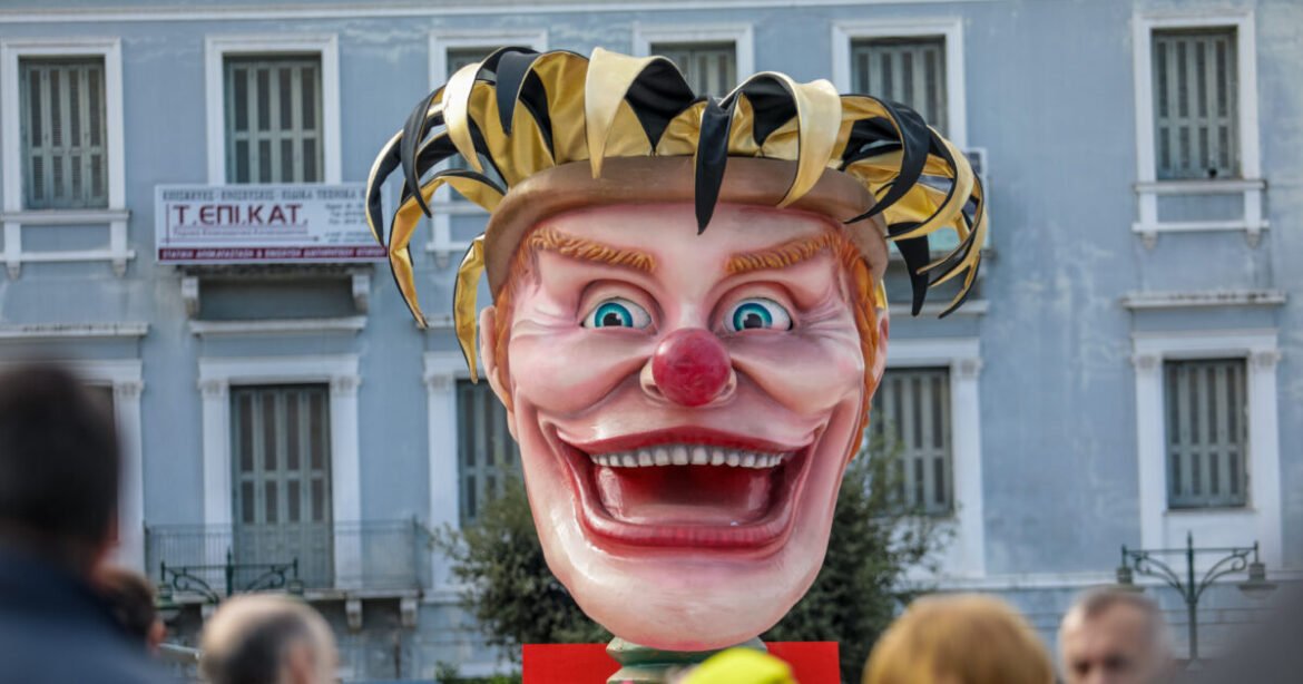Πατρινό Καρναβάλι: 50.000 καρναβαλιστές στους δρόμους – Δείτε live τη μεγάλη παρέλαση