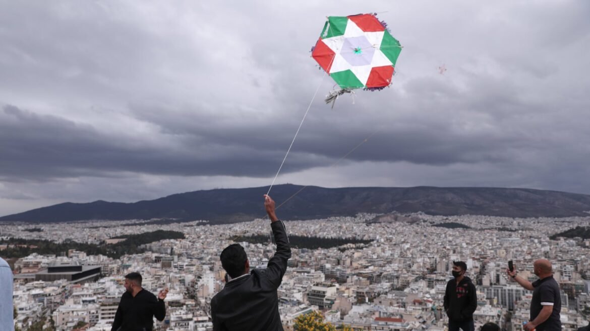 Καιρός: Κούλουμα με ηλιοφάνεια και μικρή άνοδο της θερμοκρασίας – Πώς θα πετάξουμε χαρταετό
