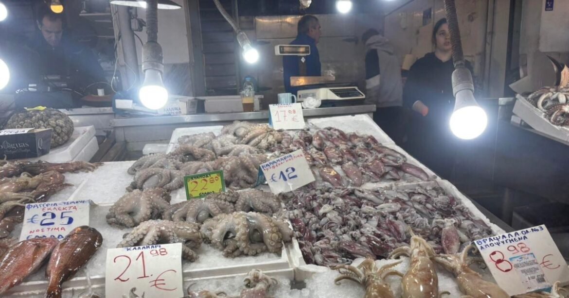 Καθαρά Δευτέρα: Μέχρι το μεσημέρι ανοιχτή η Βαρβάκειος και η Αγορά στου Ρέντη, κανονικά οι λαϊκές αγορές – Τι ισχύει για τα σούπερ μάρκετ