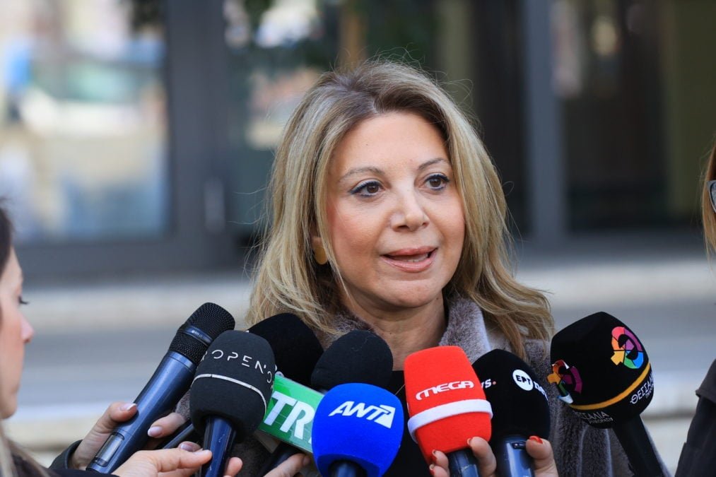 Καρυστιανού: «Παρωδία» η δίκη για τα βίντεο της εμπορικής αμαξοστοιχίας – «Όλα είναι ενορχηστρωμένα από ένα κακόβουλο αφεντικό»