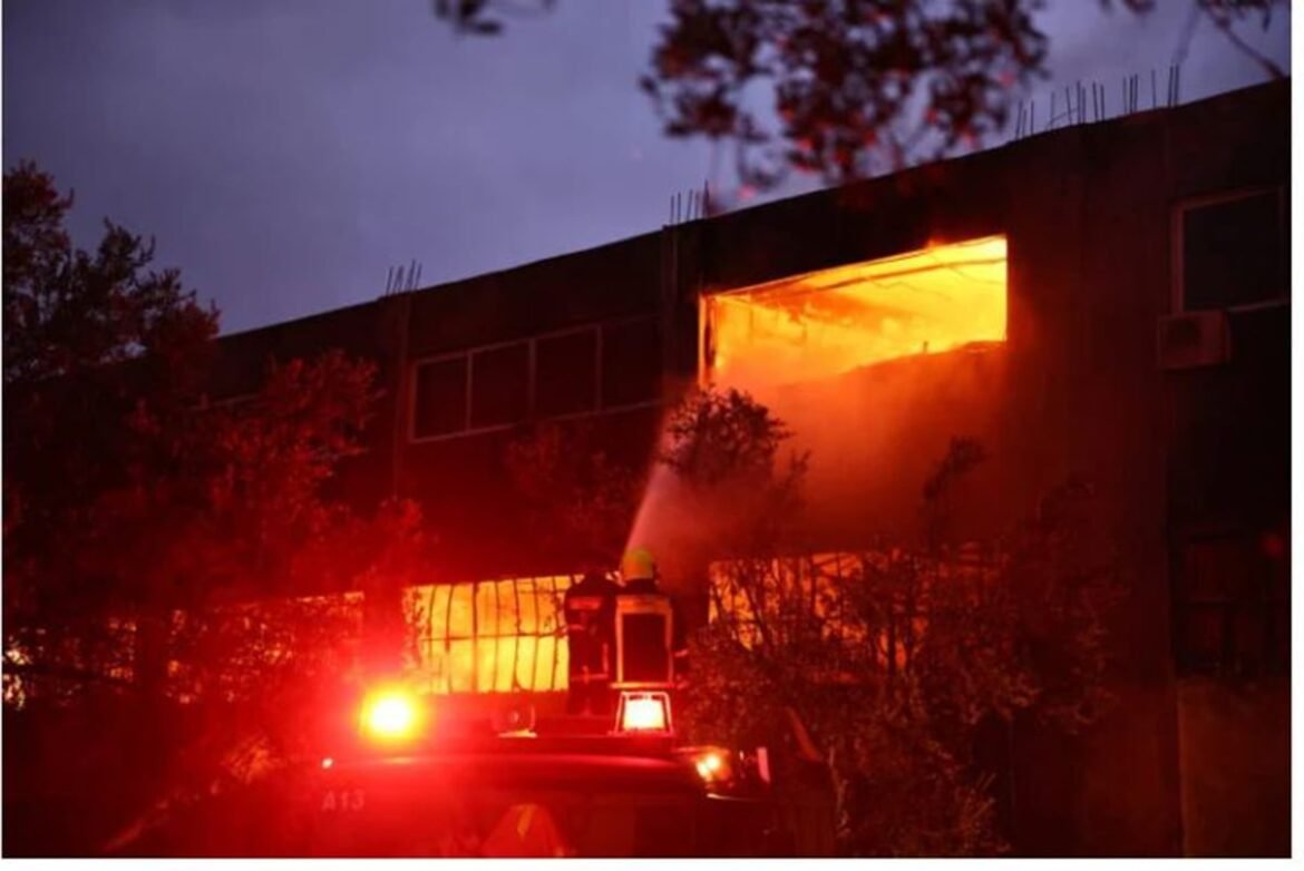 Σπάτα: Νέο βίντεο από τη φωτιά σε αποθήκη εταιρείας αθλητικών ειδών – Το «σημείο μηδέν» και η αιτία