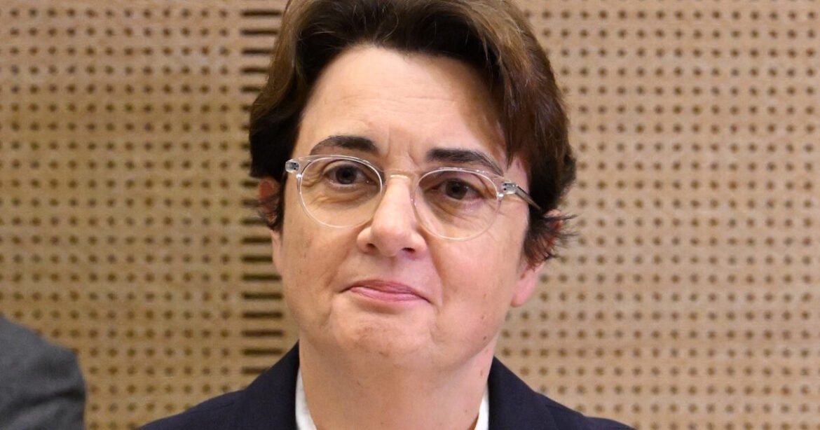 Λούβρο: Παραιτήθηκε η διευθύντρια του μουσείου 4 μήνες μετά τη «ληστεία του αιώνα»