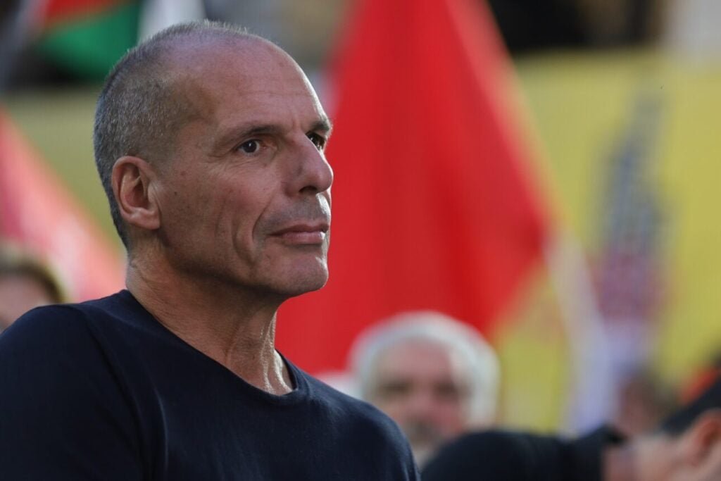 Για «πρόκληση και διαφήμιση ναρκωτικών» θα δικαστεί ο Βαρουφάκης