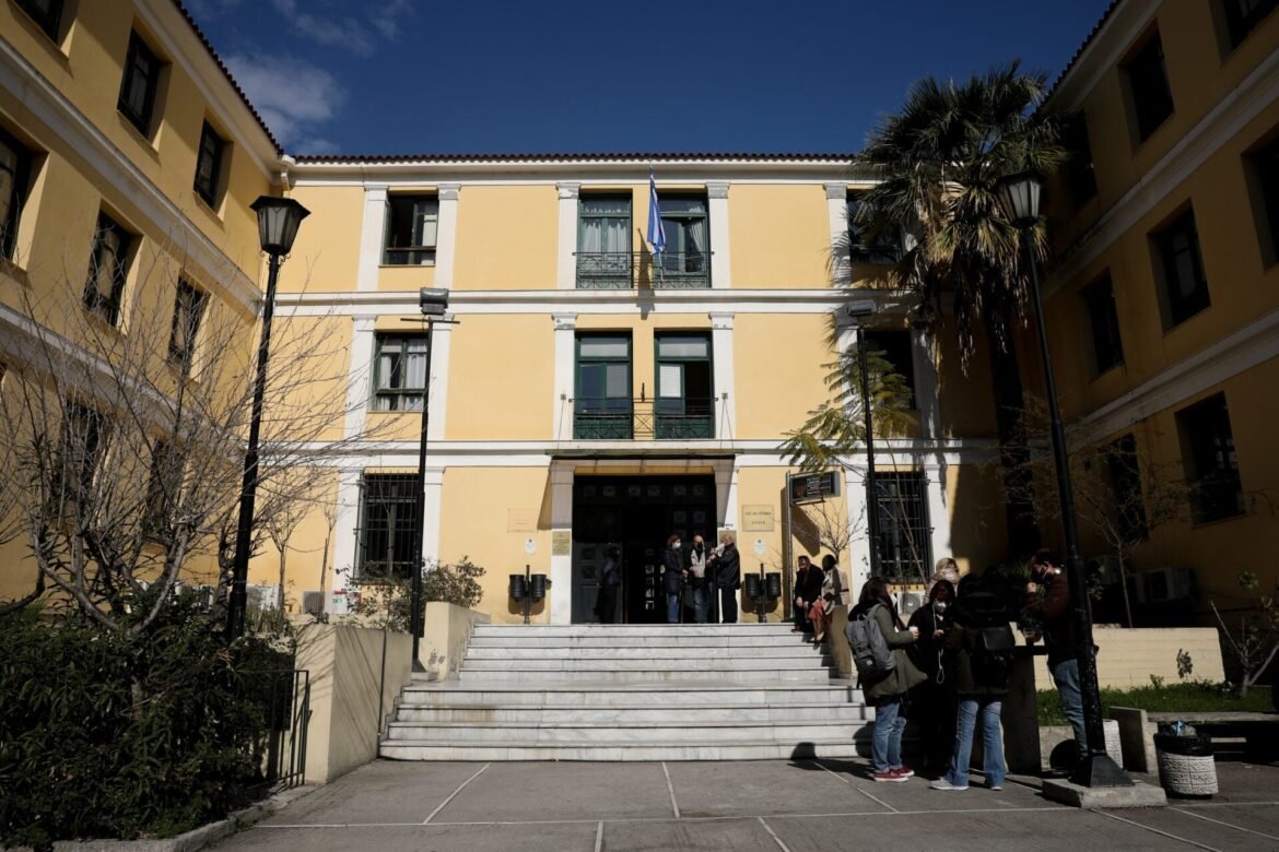 Τηλεφώνημα για βόμβα στα δικαστήρια της Ευελπίδων