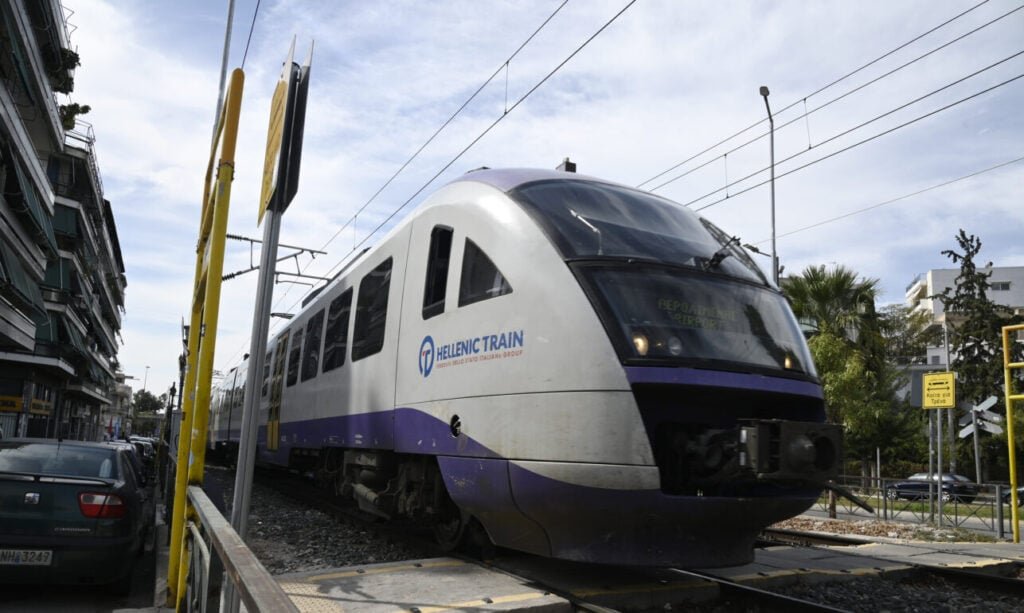 Κυρανάκης: «Δείτε πού ακριβώς είναι τα τρένα του ελληνικού σιδηροδρόμου»