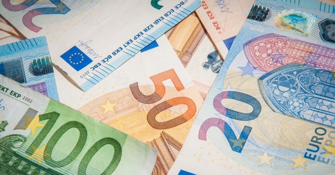 ΕΚΤ: Μειώθηκε κατά 20% ο αριθμός των πλαστών χαρτονομισμάτων ευρώ το 2025