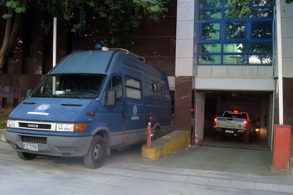 Διπλό φονικό στη Φοινικούντα: Ελεύθεροι χωρίς όρους η σύντροφος του ανιψιού και ο 30χρονος φίλος του –