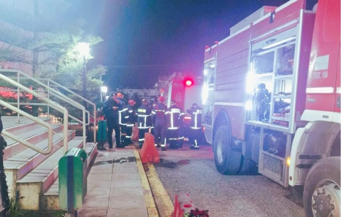 Μεσολόγγι: Φωτιά σε υπό κατασκευή θάλαμο του νοσοκομείου – Μεταφέρθηκαν 30 ασθενείς