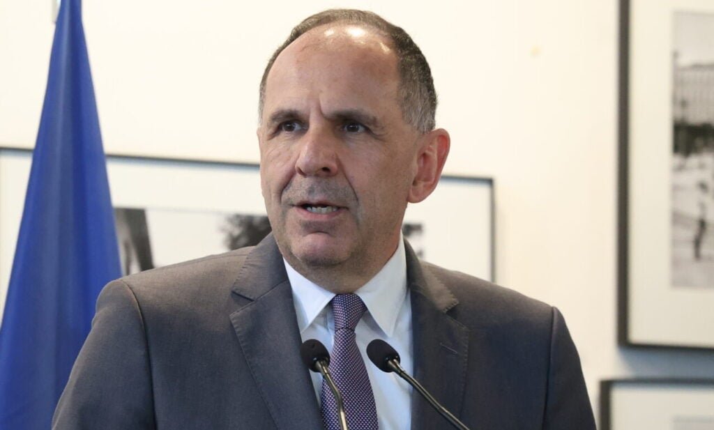 Γεραπετρίτης: Προτεραιότητα η προστασία των Ελλήνων στη Μέση Ανατολή- Συντονισμός πρεσβειών και προξενείων