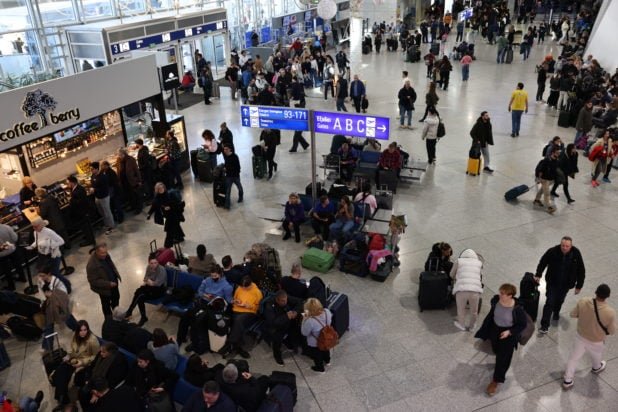 «Ελ. Βενιζέλος»: Μαζικές ακυρώσεις πτήσεων λόγω των εξελίξεων στη Μέση Ανατολή