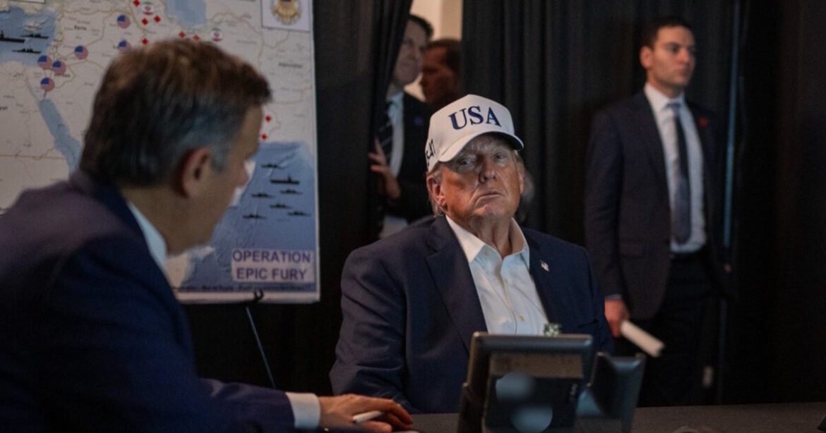 Τραμπ: Σε δεξίωση στο Μαρ-α-Λάγκο την ώρα που οι πύραυλοι έπεφταν στο Ιράν (εικόνες, βίντεο)