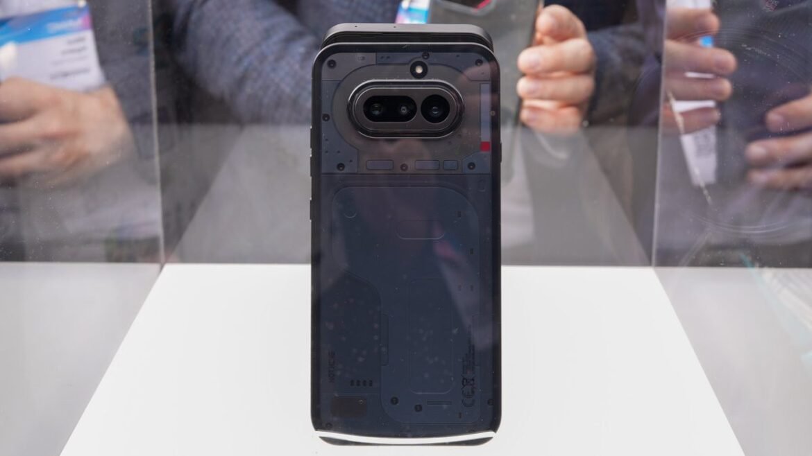 Nothing Phone 4a: Πρώτη ματιά στα νέα χρώματα στο MWC 2026