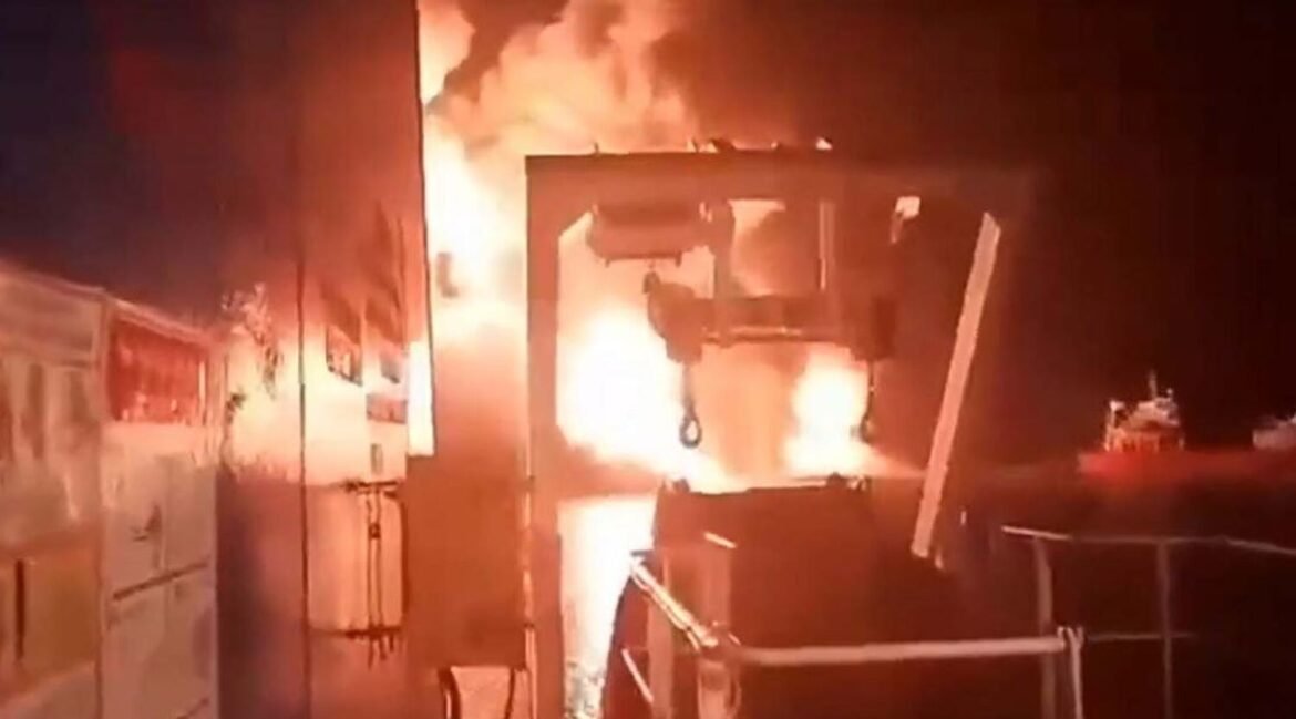 Βίντεο: «Πάμε να φύγουμε, θα καούμε ζωντανοί» – Πύραυλοι και drones πέφτουν σε κοντινή απόσταση από ελληνικό πλοίο στον Περσικό Κόλπο