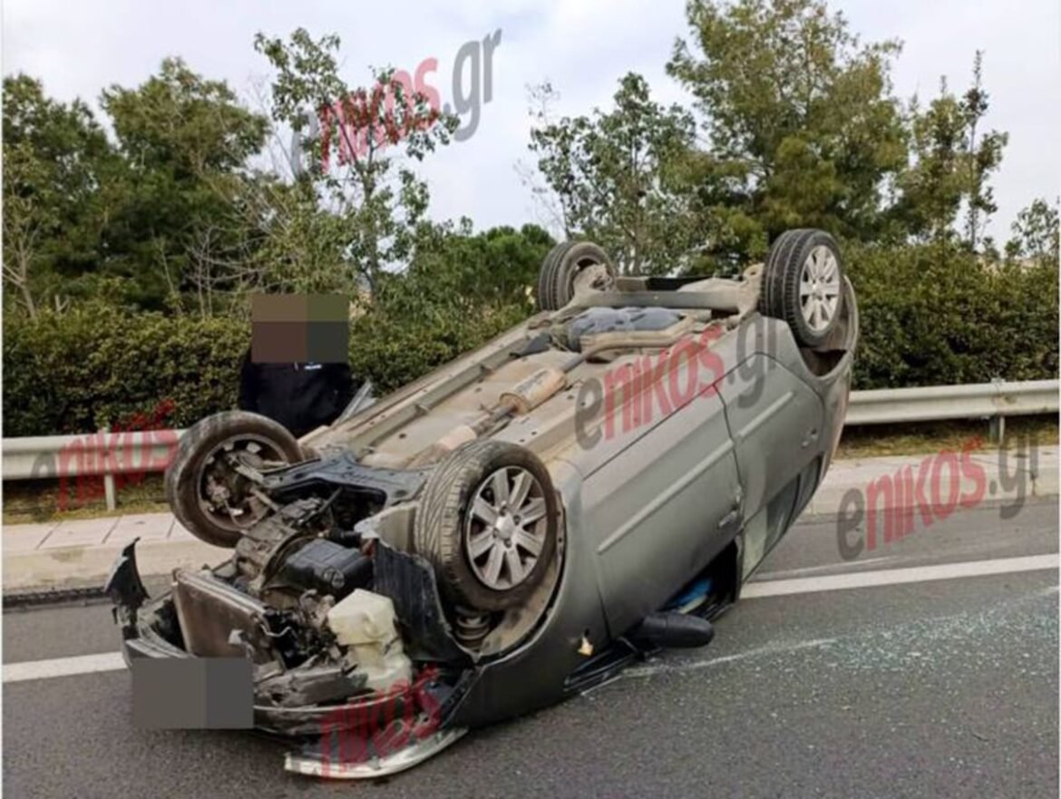 Σοβαρό τροχαίο στην Αττική Οδό: Αυτοκίνητο αναποδογύρισε στο οδόστρωμα – ΦΩΤΟ αναγνώστη