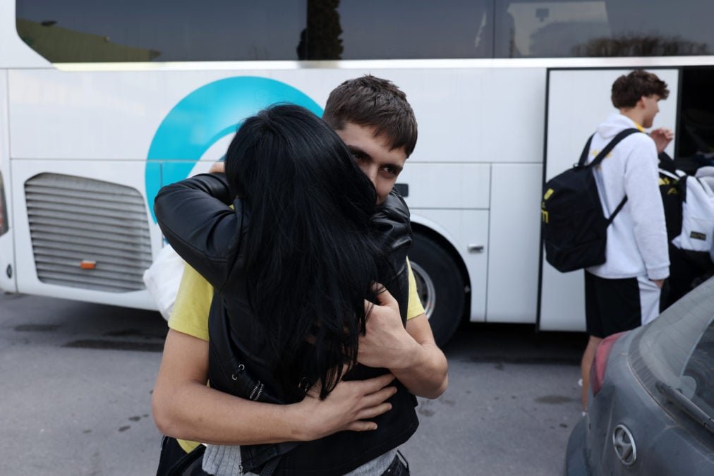 Θεσσαλονίκη: Επέστρεψε από Άμπου Ντάμπι η Κ18 του Άρη – Συγκίνηση και χαμόγελα από γονείς και φίλους – Δείτε βίντεο