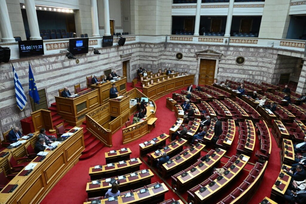 Βουλή: Εγκρίθηκε με 201 «ναι» η επιστολική ψήφος των Αποδήμων
