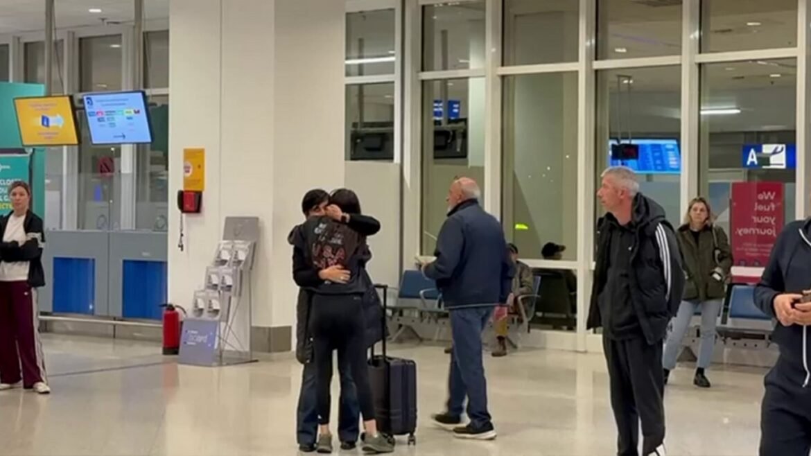 Επαναπατρίστηκαν ακόμη 122 Έλληνες από το Ομάν και το Άμπου Ντάμπι