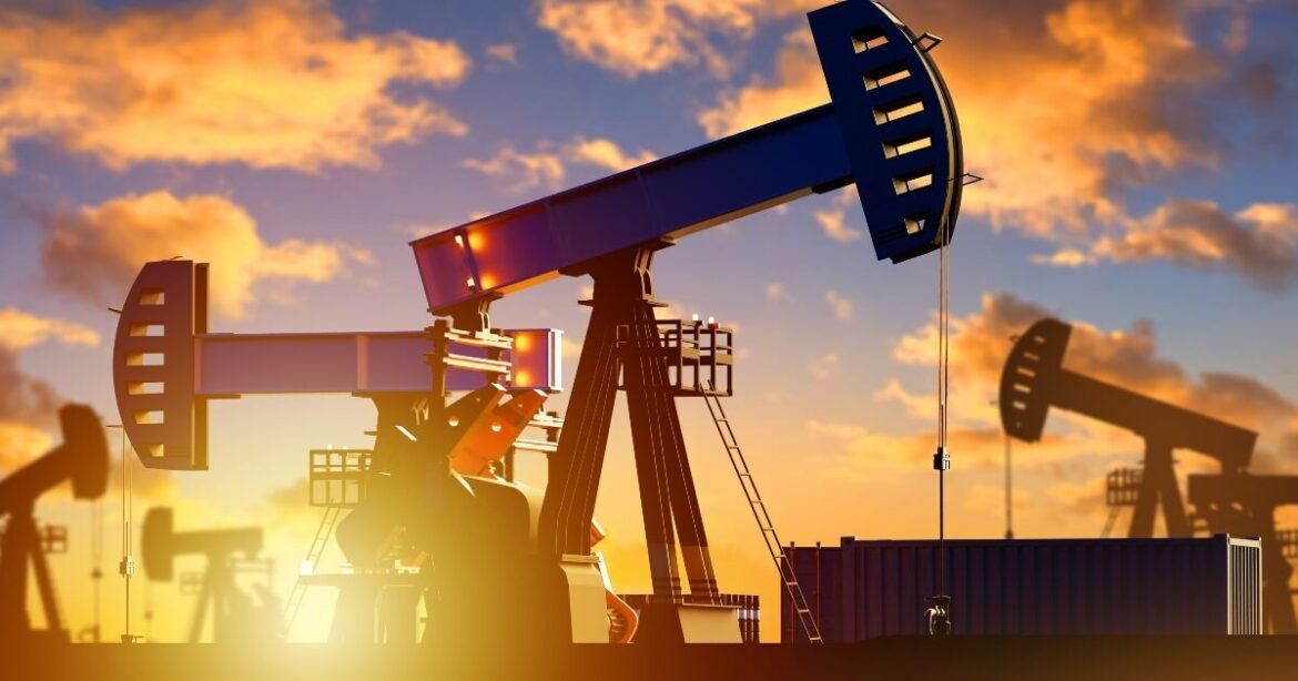 Οι ΗΠΑ σχεδιάζουν σημαντική άρση των κυρώσεων στο ρωσικό πετρέλαιο για να προλάβουν έκρηξη τιμών