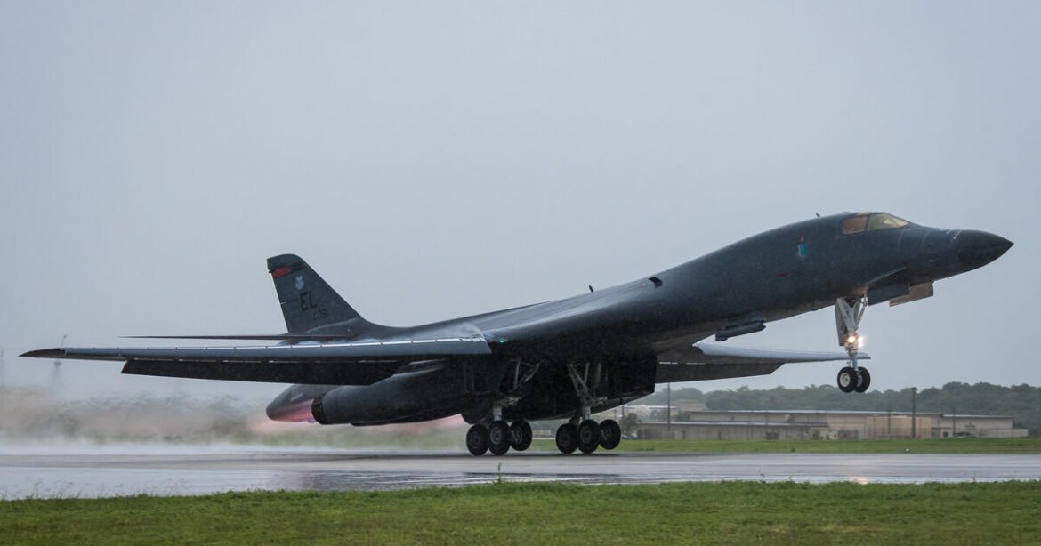 Οι ΗΠΑ έστειλαν βομβαρδιστικά στη Βρετανία ενόψει πιθανού πλήγματος στο Ιράν