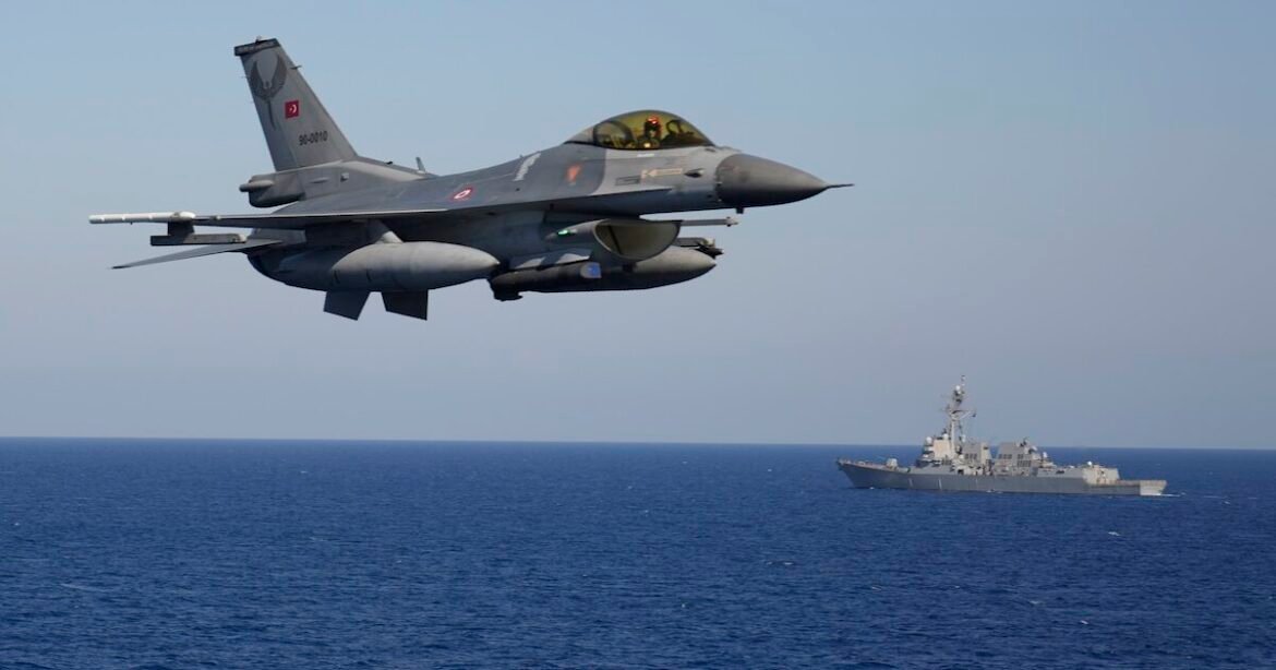 Κύπρος: Η Τουρκία στέλνει έξι F16 στα Κατεχόμενα αύριο – Στο νησί Μητσοτάκης και Μακρόν