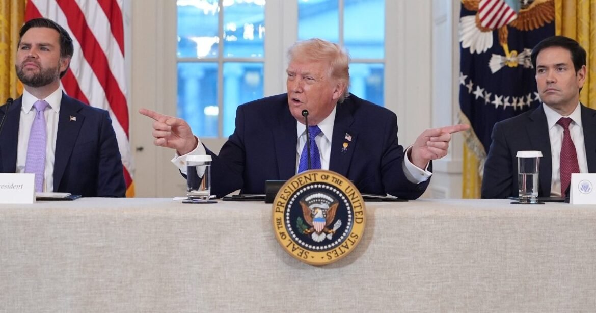 Ρούμπιο ή Βανς: Επαφές Τραμπ με χορηγούς για τον διάδοχό του