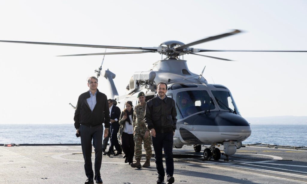 Επίσκεψη Μητσοτάκη – Χριστοδουλίδη στη φρεγάτα «Κίμων»